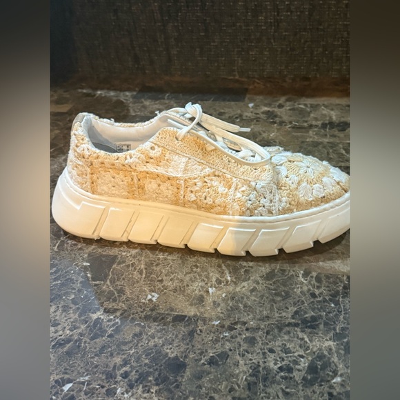 Free People. Catch me if you Can Crochet Sneakers. Cream/White. Size 41 (10.5). - Picture 2 of 13